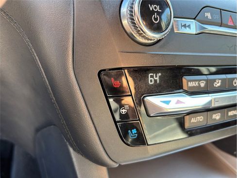 Used 2020 Ford Explorer Platinum w/ Premium Technology Package image 35