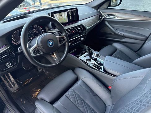 Used 2023 BMW 530e w/ Executive Package image 9