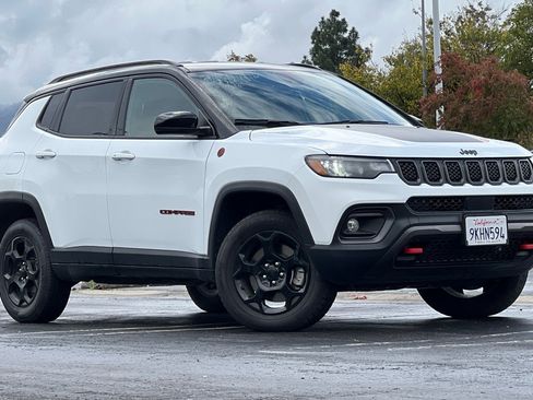 Used 2024 Jeep Compass Trailhawk image 2