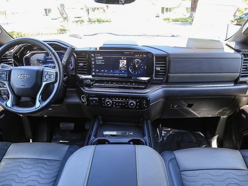 Used 2024 Chevrolet Silverado 2500 ZR2 w/ Technology Package AWD/4WD image 10