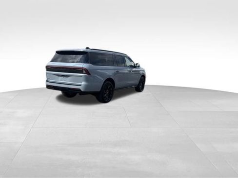 Certified 2025 Lincoln Navigator L Reserve w/ Jet Appearance Package image 4