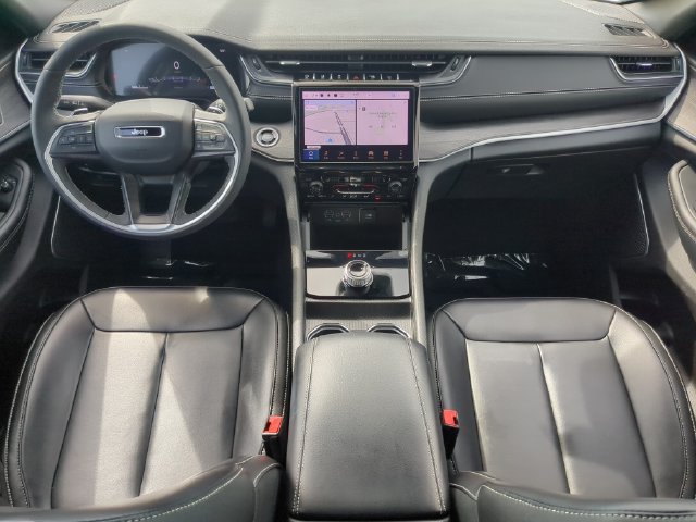 Used 2025 Jeep Grand Cherokee Limited RWD image 16