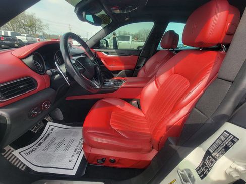 Used 2017 Maserati Levante S image 11