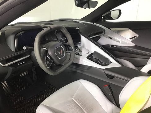 Used 2021 Chevrolet Corvette Stingray Preferred Cpe w/ Z51 Performance Package RWD image 4