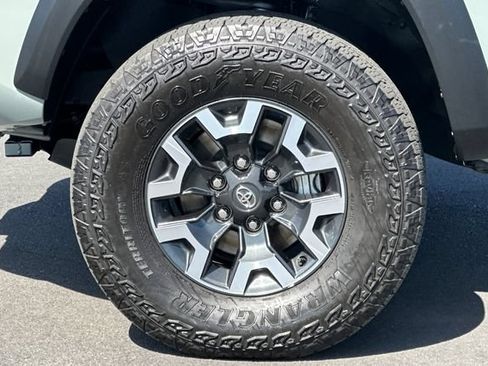 Used 2023 Toyota Tacoma TRD Off-Road w/ Technology Package AWD/4WD image 30