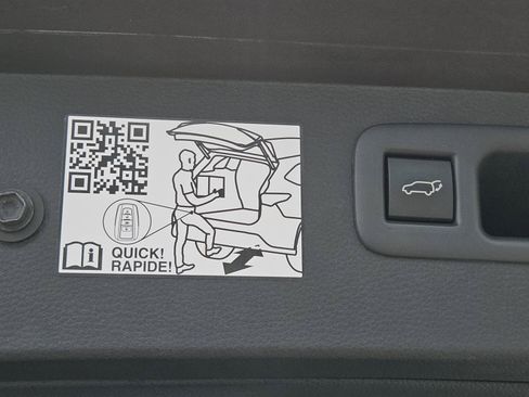 Used 2024 Toyota Highlander Platinum FWD image 10
