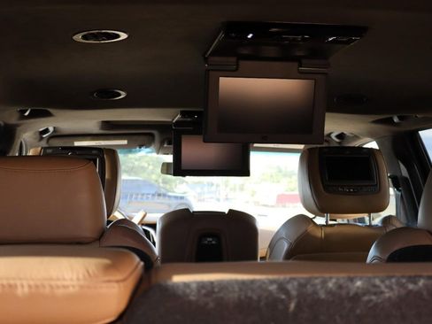 Used 2019 Cadillac Escalade ESV Platinum image 21