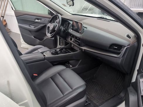 Used 2023 Nissan Rogue SV w/ SV Premium B Package image 18