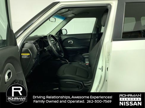 Used 2018 Kia Soul + image 4