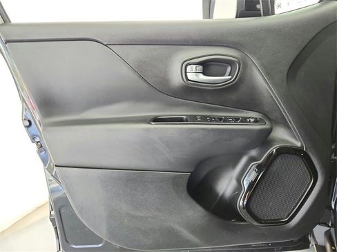 Used 2016 Jeep Renegade Latitude image 14