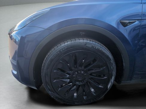 Used 2023 Tesla Model Y Long Range image 10