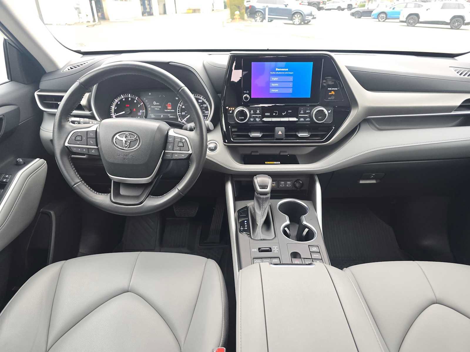 Used 2023 Toyota Highlander XLE AWD/4WD image 18