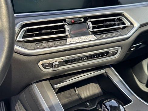 Used 2022 BMW X5 xDrive45e image 22