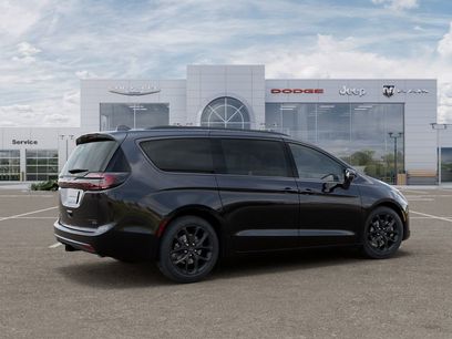 New 2027 Chrysler Pacifica Limited w/ S Appearance Package