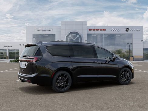 New 2027 Chrysler Pacifica Limited w/ S Appearance Package AWD/4WD image 4