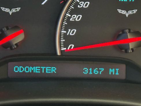 Used 2005 Chevrolet Corvette Convertible w/ Preferred Equipment Group RWD image 11