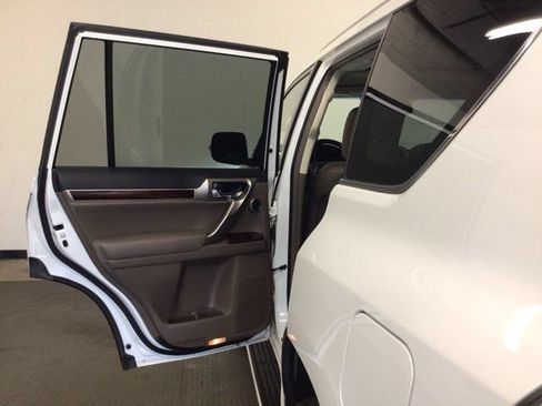 Used 2018 Lexus GX 460 Luxury AWD/4WD image 16