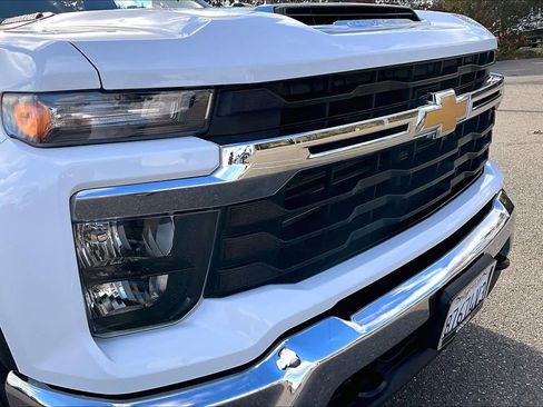 Used 2024 Chevrolet Silverado 2500 LT image 30