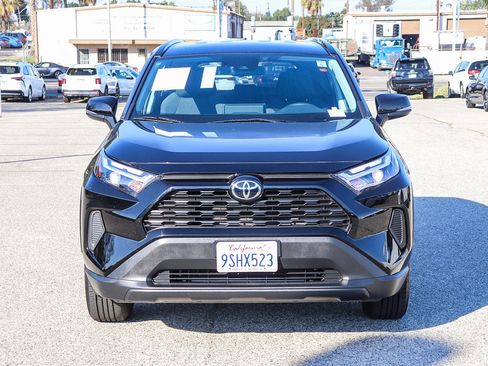 Used 2025 Toyota RAV4 XLE image 2