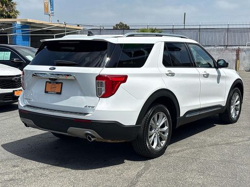 Used 2023 Ford Explorer Limited AWD/4WD image 3