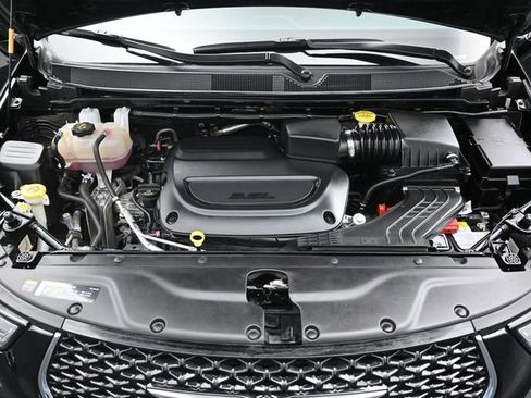 Used 2024 Chrysler Pacifica Touring-L FWD image 37