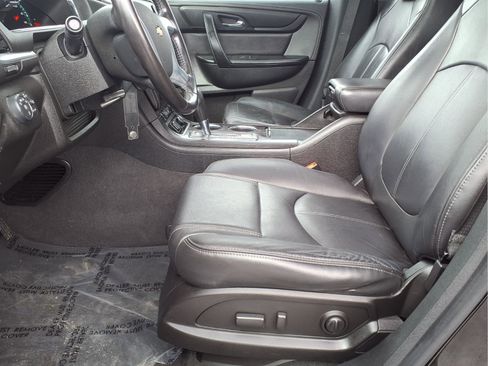 Used 2017 Chevrolet Traverse LT image 18