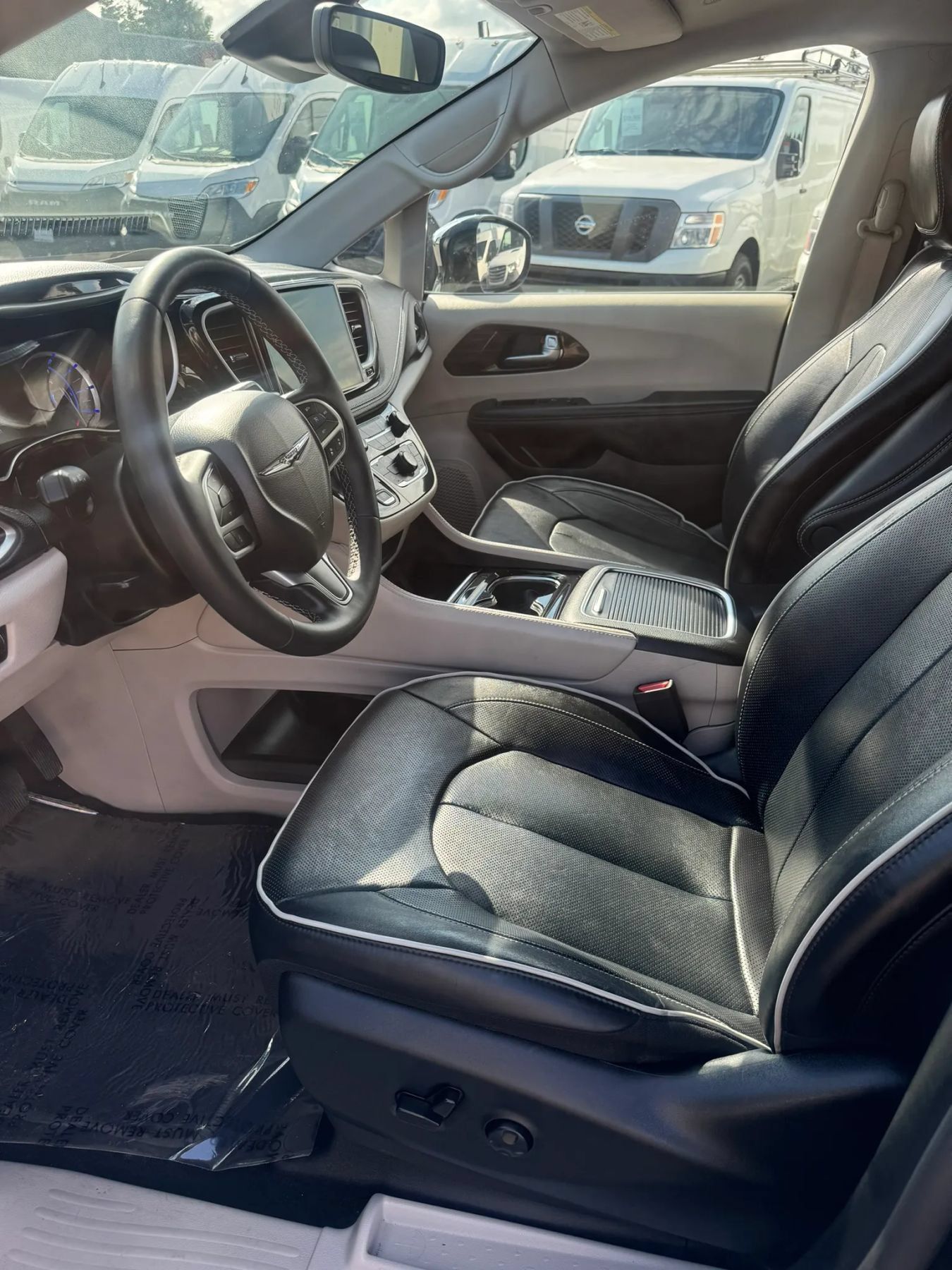 Used 2023 Chrysler Pacifica Limited FWD image 17