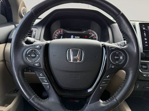 Used 2018 Honda Pilot Touring image 14