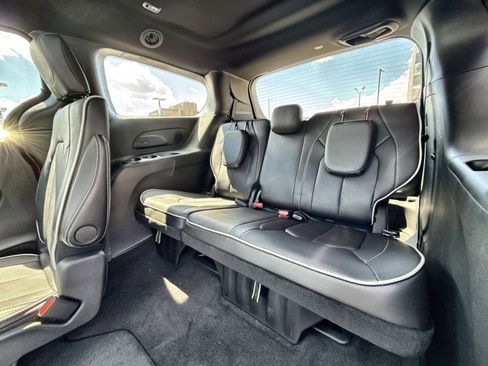 New 2026 Chrysler Pacifica Limited w/ S Appearance Package image 26