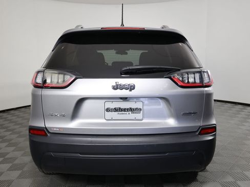 Used 2019 Jeep Cherokee Latitude w/ Cold Weather Group AWD/4WD image 3