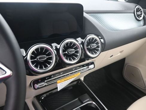 New 2025 Mercedes-Benz GLA 250 image 3