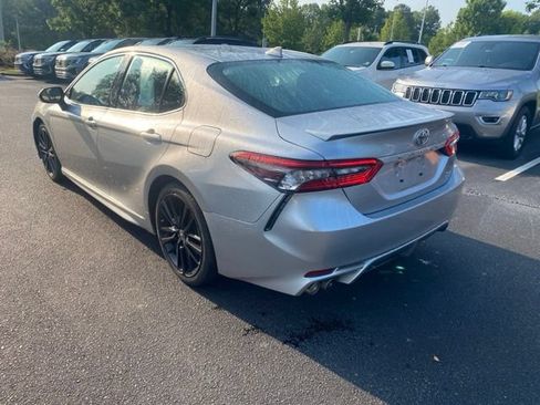 Used 2022 Toyota Camry XSE FWD image 3