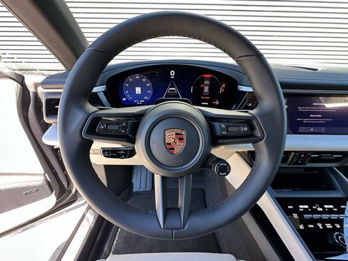 Used 2026 Porsche Macan 4 Electric image 16