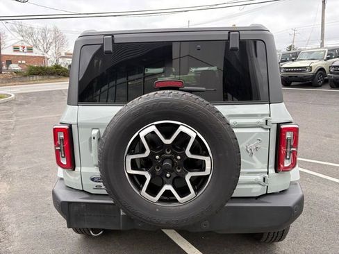 Used 2022 Ford Bronco Outer Banks image 4