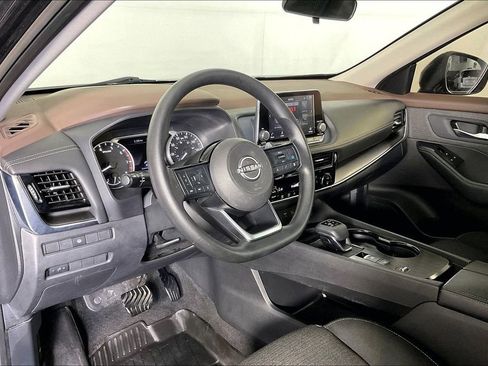 Used 2022 Nissan Rogue SV FWD image 17