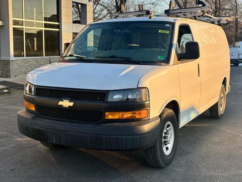 Used 2022 Chevrolet Express 2500 RWD 2500 135 w/ Driver Convenience Package image 2