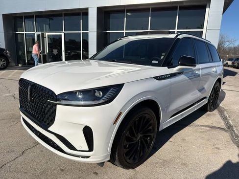 Used 2025 Lincoln Aviator Reserve w/ Equipment Group 201A image 3