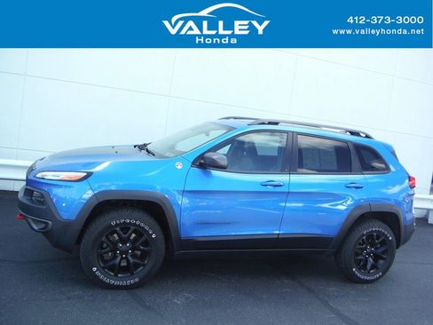 Used 2018 Jeep Cherokee Trailhawk w/ Quick Order Package 27L AWD/4WD image 2