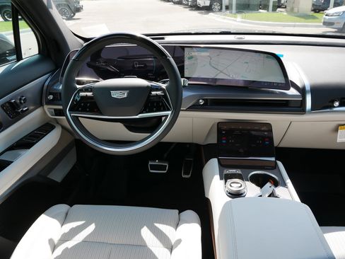 New 2026 Cadillac Vistiq Luxury w/ LPO, Floor Liner Package image 8