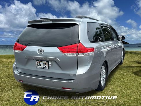 Used 2011 Toyota Sienna XLE image 7