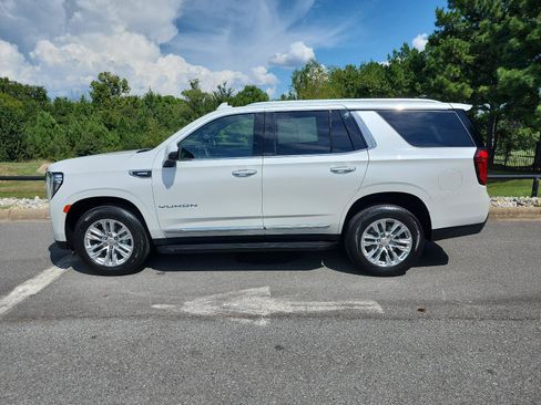 Certified 2023 GMC Yukon SLT w/ SLT Premium Package AWD/4WD image 2
