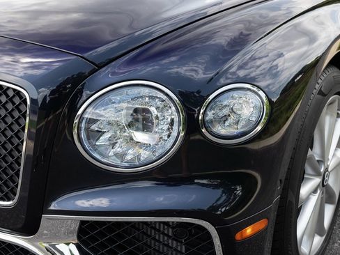 Used 2024 Bentley Flying Spur V8 AWD/4WD image 18