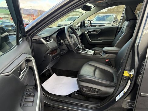 Used 2020 Toyota RAV4 Limited image 11