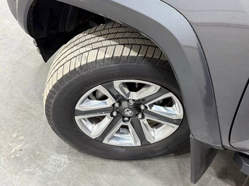 Used 2017 Toyota Tacoma Limited image 38