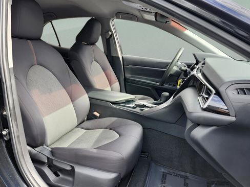 Used 2020 Toyota Camry LE image 17