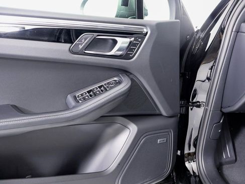 Used 2025 Porsche Macan Turbo AWD/4WD image 19