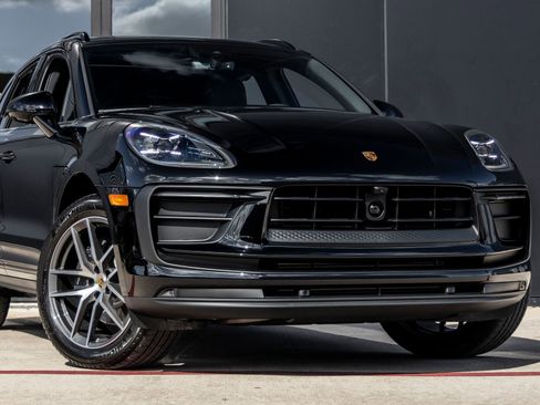 Certified 2026 Porsche Macan AWD/4WD image 9