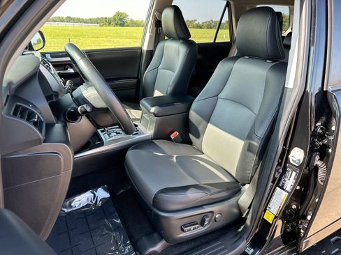 Used 2022 Toyota 4Runner SR5 Premium image 11