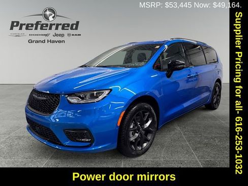 New 2026 Chrysler Pacifica Select image 10