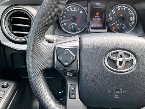 Used 2016 Toyota Tacoma TRD Sport image 23